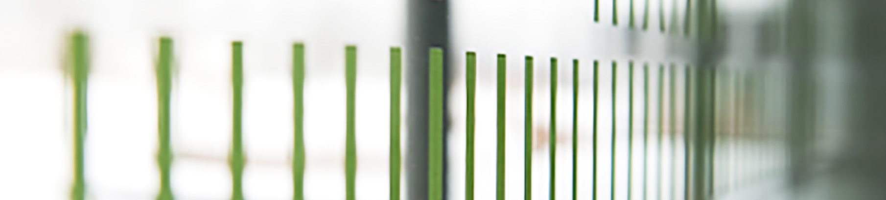 TSystems - Leistungsportfolio Hintergrundbild Motiv Glasfassade Bild einer Glasfassade mit Aufklebern