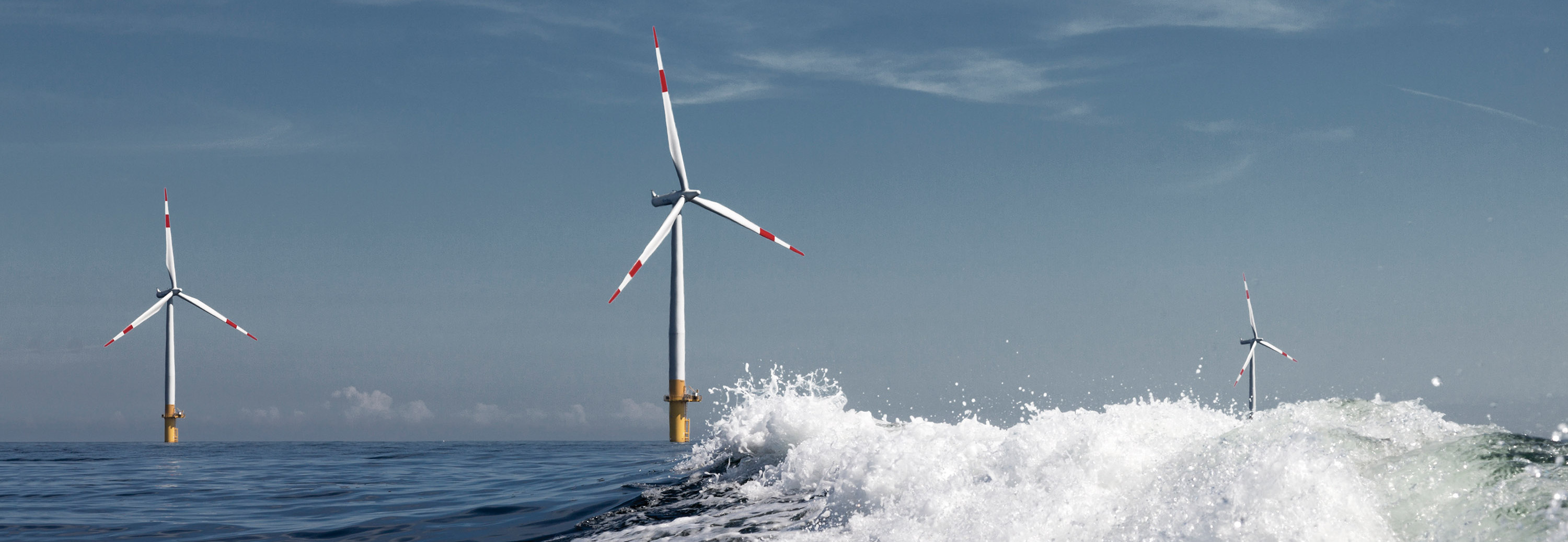 Siemens Wind Power - Offshore D7 Relaunchkampagne Hintergrundbild Motiv Offshore Drei Windräder auf hoher See