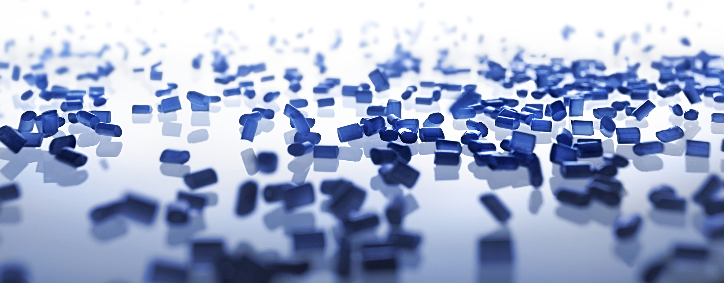ALBIS Plastic - Relaunch Casemotiv Blaue Konstuffgranulate Motiv mit blauen Kunstoffgranulaten
