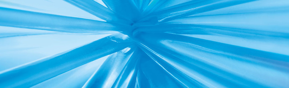 Kran Chemie - Unternehmenskommunikation Casemotiv Plastikfäden Nahaufnahme von blauen Plastikfäden