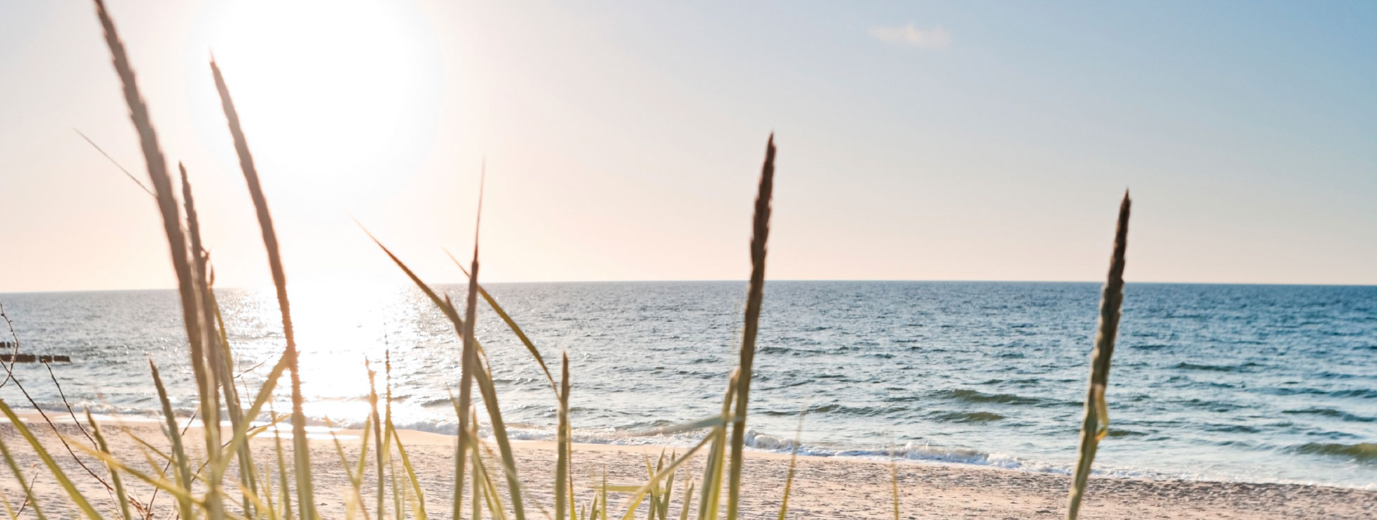 SIEWA - Imagebroschüre Hintergrundbild Motiv Strand Meer Blick auf einen Strand und das Meer